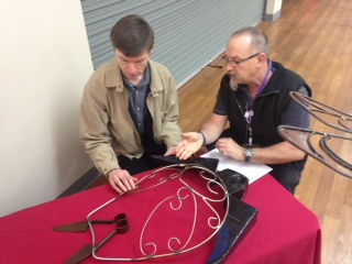 Noel Read showing a sculpture to Rick Kakol at the Geelong exhibition Noel Read showing a sculpture to Rick Kakol at the Geelong exhibition